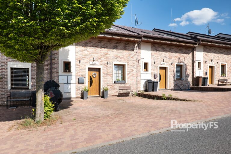 Prodej řadového rodinného domu 5+kk, 128 m2  – Stehelčeves