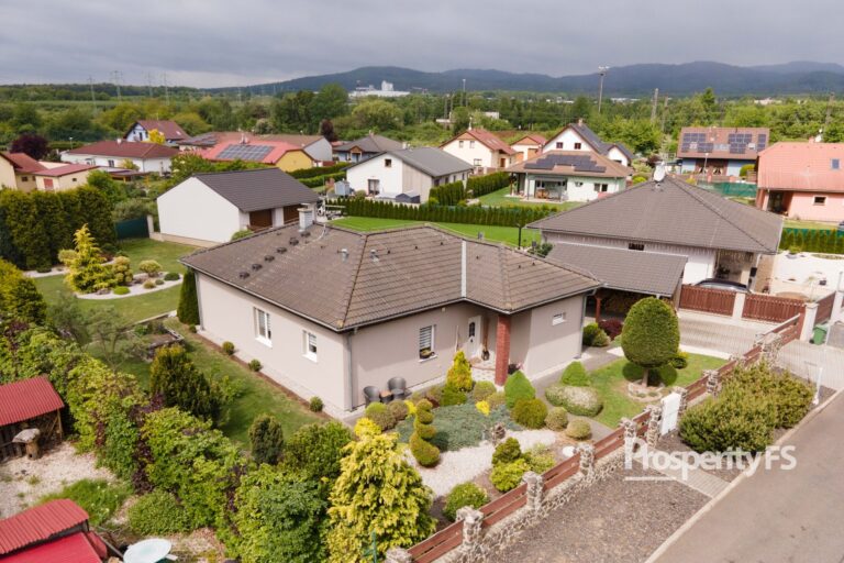 Rodinný dům 4+kk typ Bungalov na pozemku 956 m2- Spořice