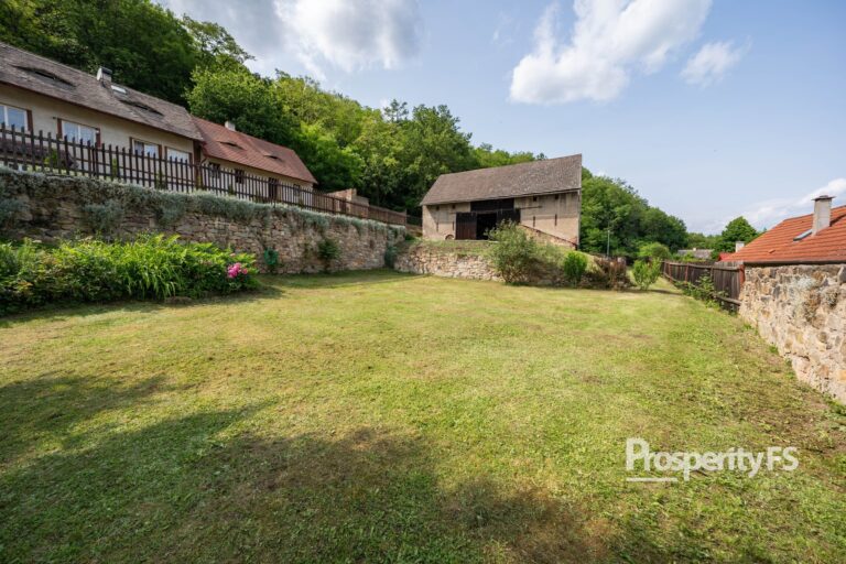 Prodej stavebního pozemku, 1 027 m2 – Velemín – Oparno
