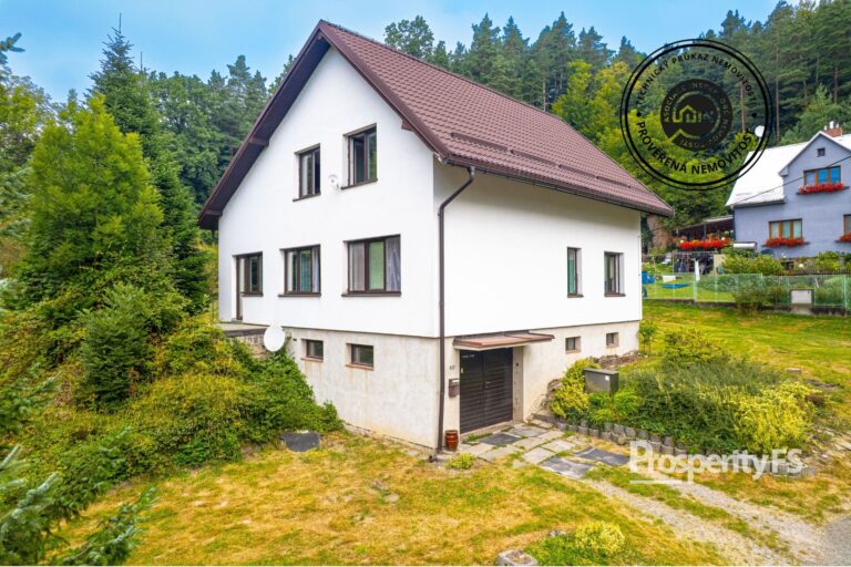 Prodej rodinného domu 250 m², s pozemkem 1546 m² – Janovice