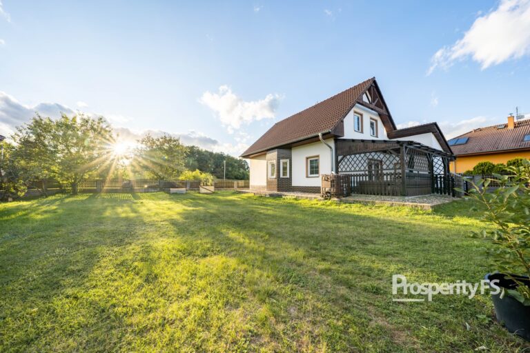 Prodej rodinného domu 4+1 s rovinatým pozemkem 960 m², Řehlovice – Dubice