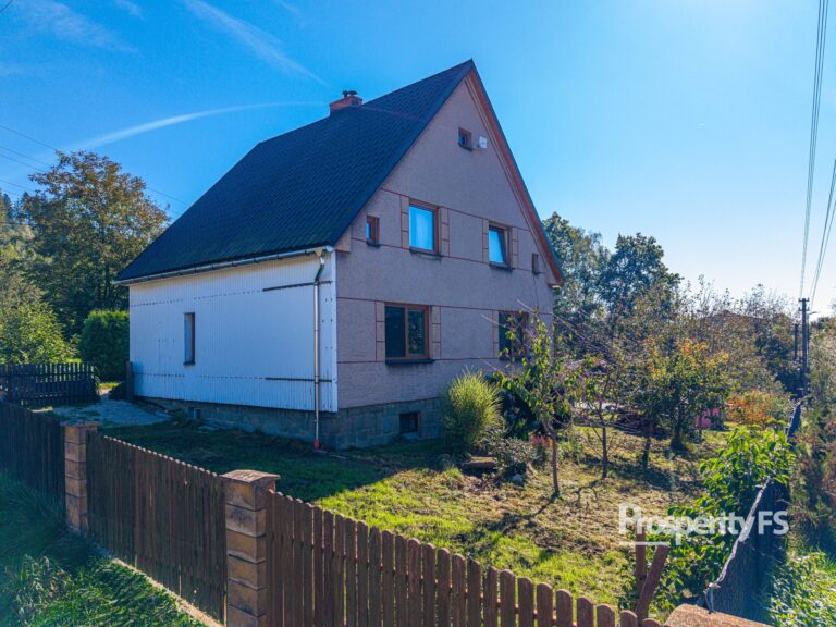 Prodej rodinného domu 190 m², pozemek 942 m² – Hrádek