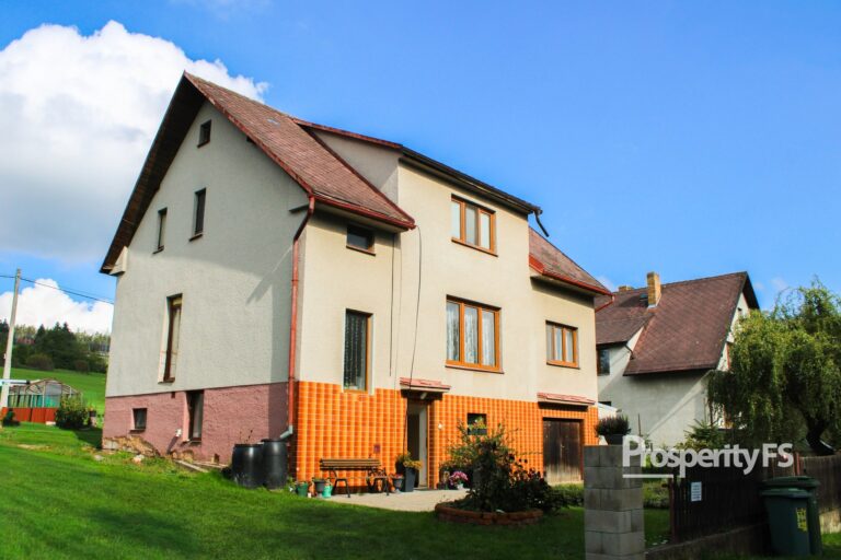 Rodinný dům 5+2 se zahradou, garáží a klidnou atmosférou.