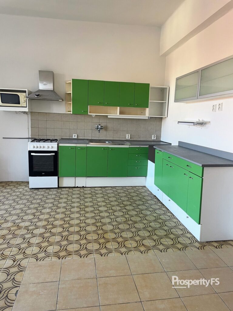 Pronájem prostorného mezonetového bytu 3+1, 114 m² – Unhošť