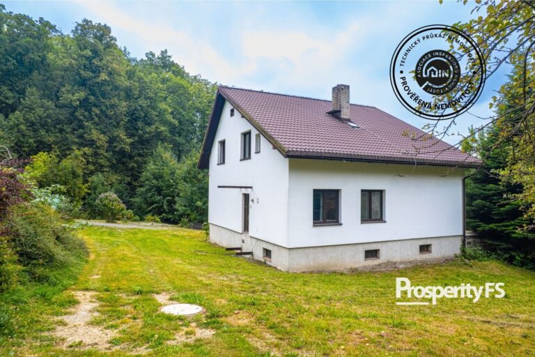 Prodej rodinného domu 6+kk, s&nbsp;pozemkem 1546&nbsp;m² – Janovice