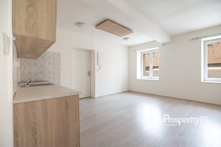 Prodej bytu 1+kk, 33m², parkovací stání – Kladno – Dříň