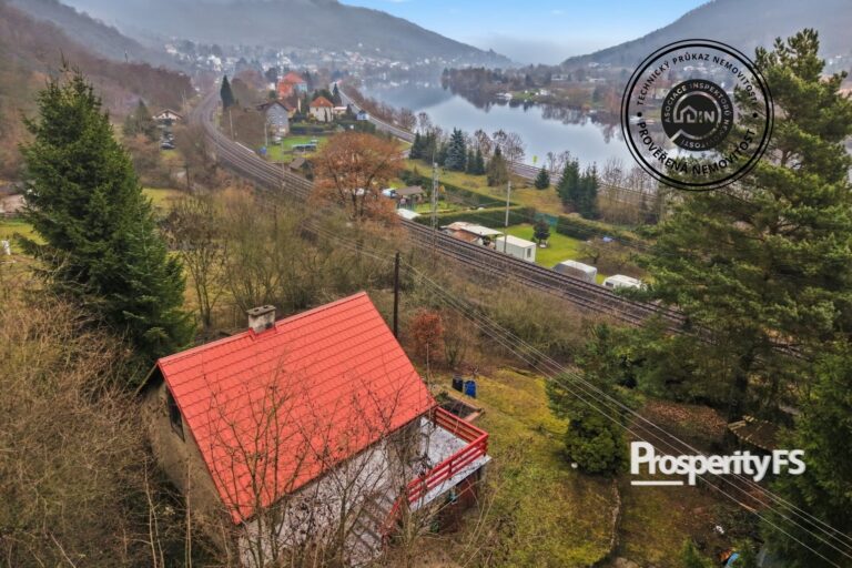 Prodej celoročně obytné chaty s&nbsp;pozemkem 895m², Dolní Zálezly