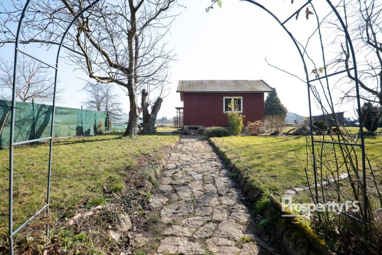 Prodej chaty 19&nbsp;m² se zahradou 980&nbsp;m² Kralupy nad Vltavou – Veltrusy