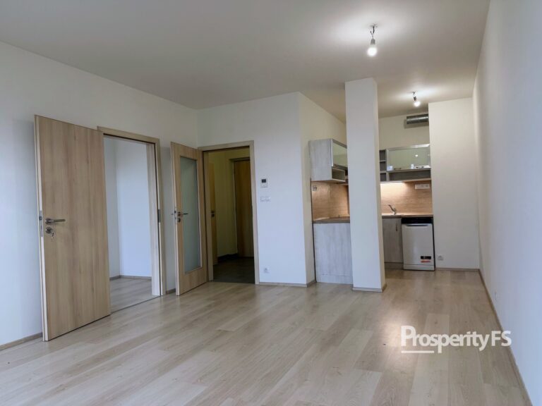 Pronájem bytu 2+kk, 46&nbsp;m² s&nbsp;balkonem a garážovým stáním – Čelákovice