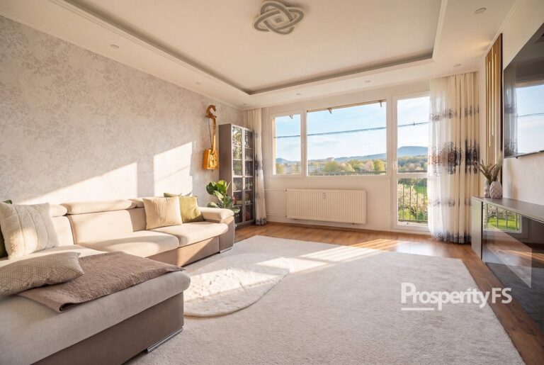 Prodej bytu 3+1&nbsp;74 m², Česká Lípa – Jáchymovská