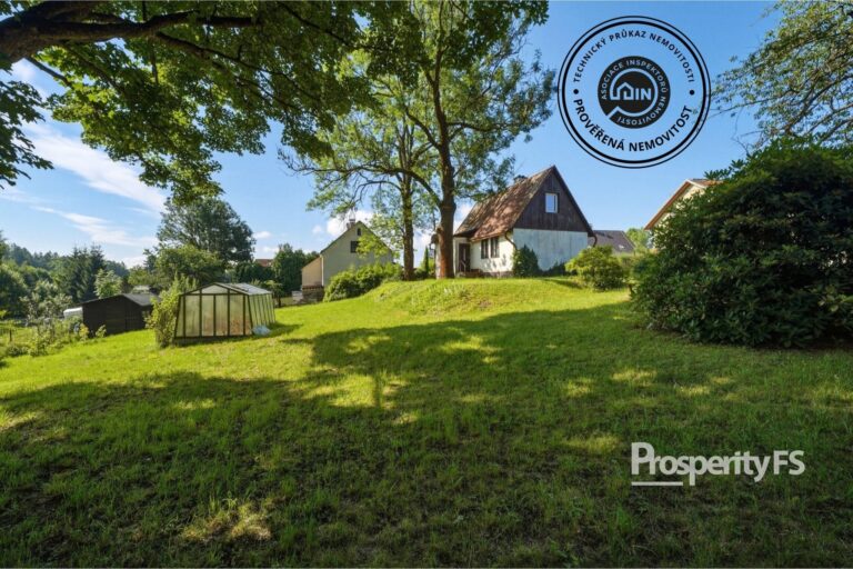 Prodej stavebního pozemku 1&nbsp;280 m², s&nbsp;chatou Rádlo