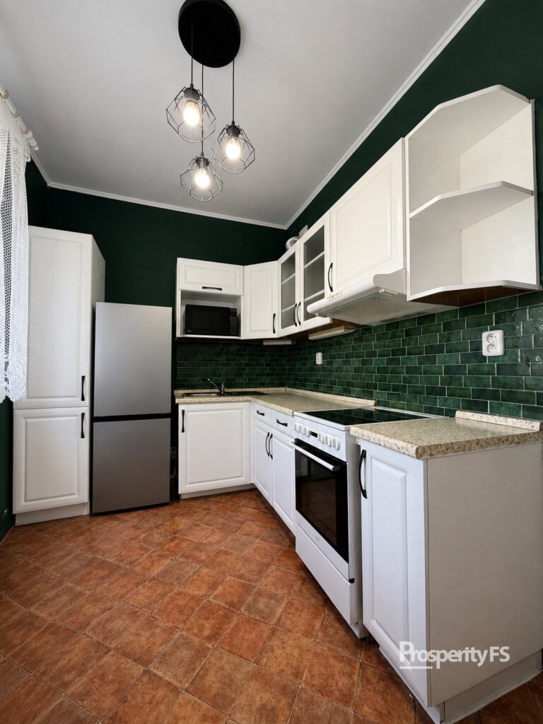 Pronájem prostorného bytu 2+1&nbsp;52 m², Unhošť