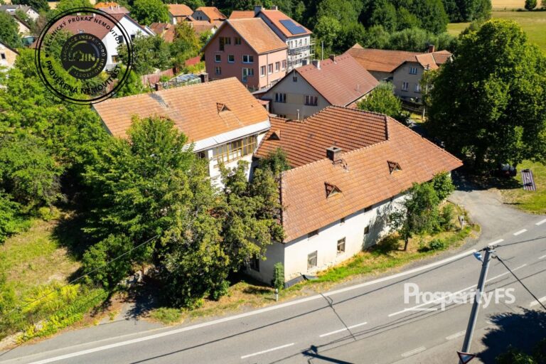 Prodej souboru 2 nemovitostí se dvorem a zahradou
