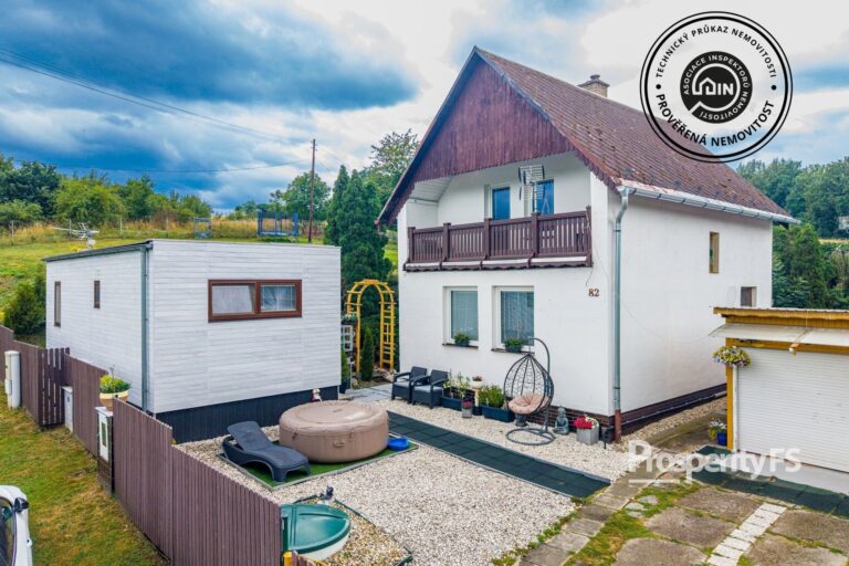 Prodej chalupy 128&nbsp;m² a mobilheimu 36 m², pozemek 962&nbsp;m² Deštné, Jakartovice