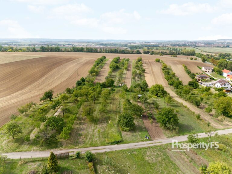Prodej pozemku 832 m², Prace